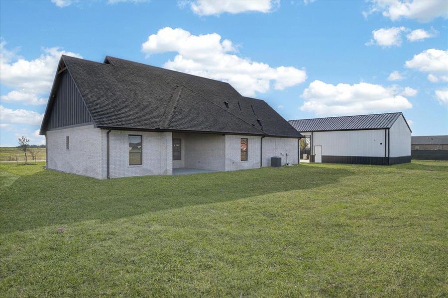 Exterior details and patio area of a home in , Celeste (Image 29).