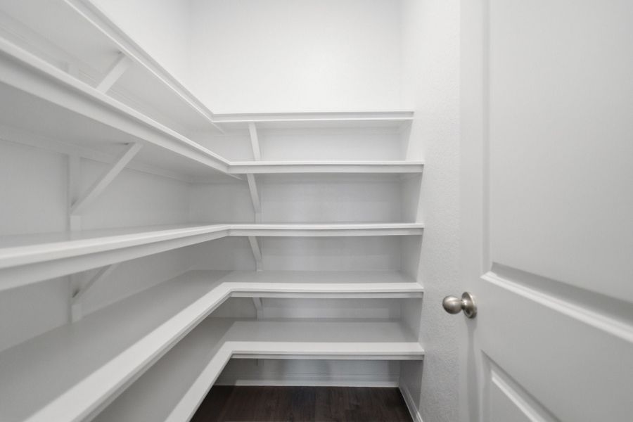 Spacious, unfurnished interior of a new home in Notting Hill, Converse (Image 25).