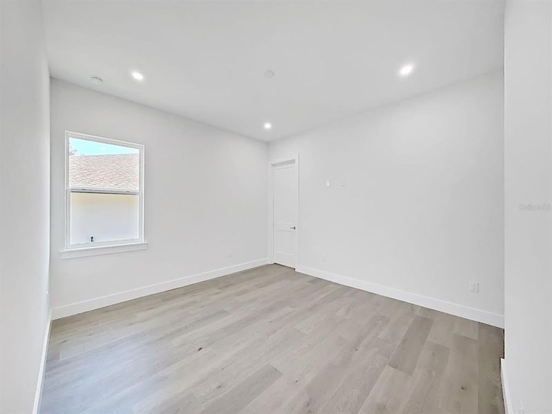Spacious, unfurnished interior of a new home in Southern Hills Plantation, Brooksville (Image 22).