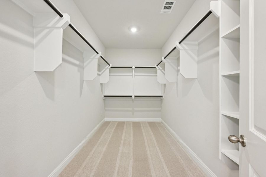 Spacious, unfurnished interior of a new home in Evergreen 40', Conroe (Image 38).