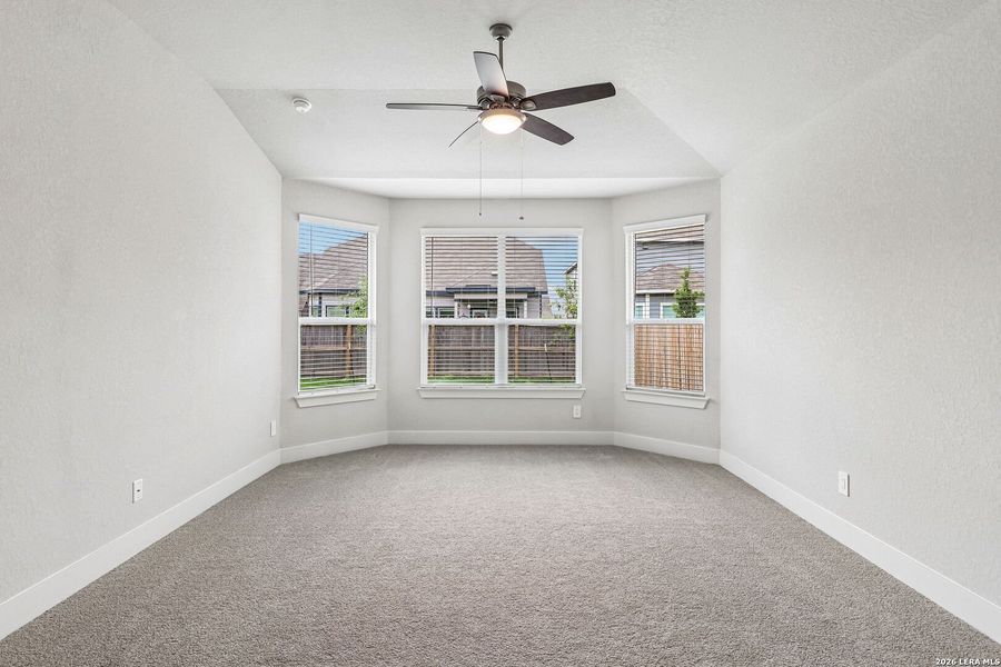Spacious, unfurnished interior of a new home in Estancia Ranch - Classic Series, San Antonio (Image 24).
