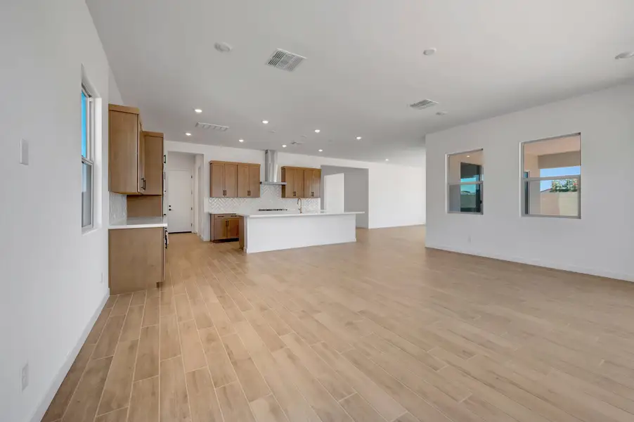 Spacious, unfurnished interior of a new home in Soleo, San Tan Valley (Image 16).