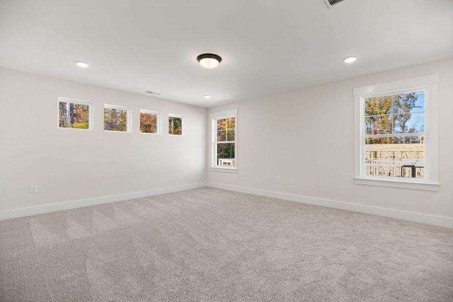 Spacious, unfurnished interior of a new home in Harbor Crossing, Greensboro (Image 32).