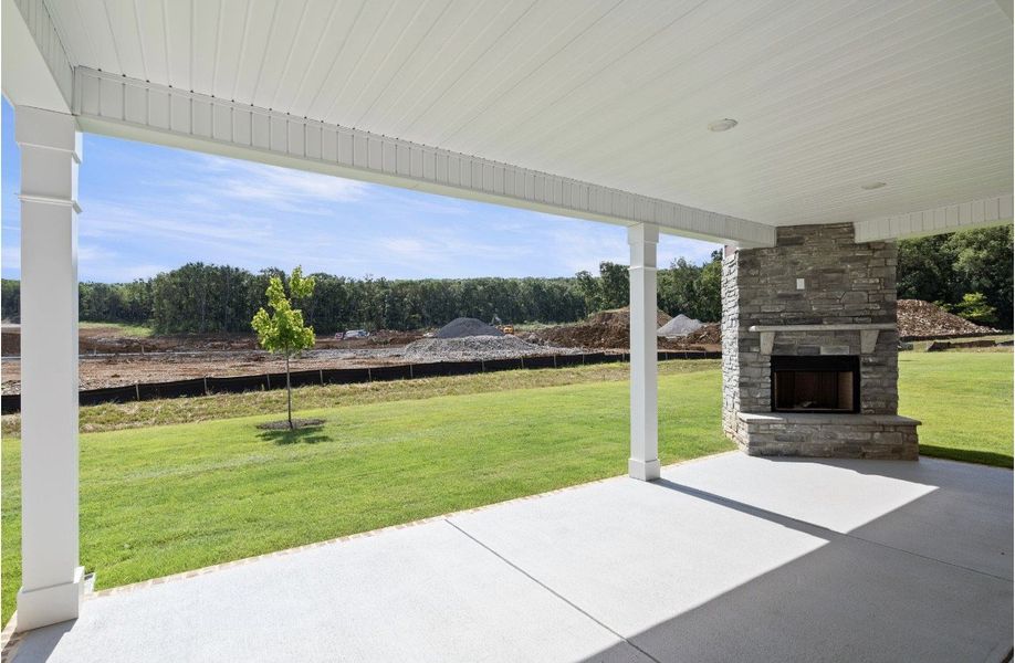 Exterior details and patio area of a home in Brewer Point, Murfreesboro (Image 4).