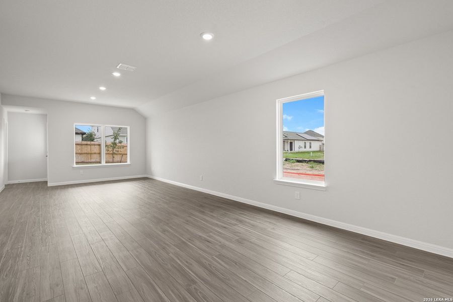 Spacious, unfurnished interior of a new home in Applewhite Meadows, San Antonio (Image 24).