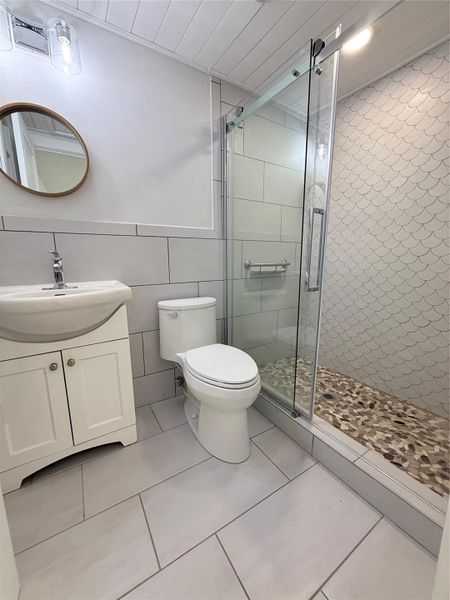 Master Bath with beautifully tile work and walk in shower. Master Bath with beautifully tile work and walk in shower.