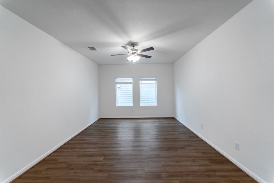 Spacious, unfurnished interior of a new home in Cool Water, Jarrell (Image 11).