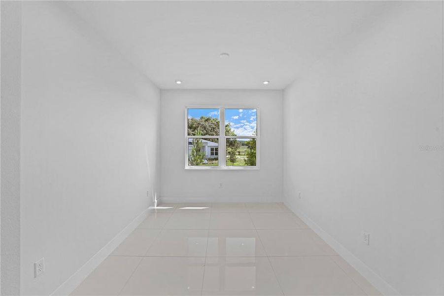 Spacious, unfurnished interior of a new home in Cresswind at Hammock Oaks, Lady Lake (Image 42). Spacious, unfurnished interior of a new home in Cresswind at Hammock Oaks, Lady Lake (Image 42).