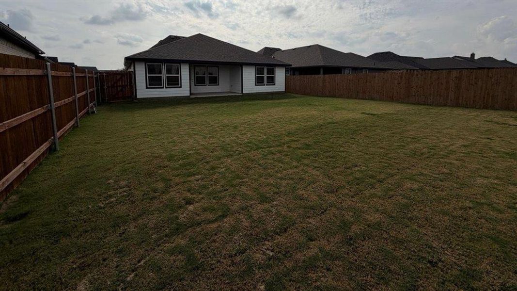 Exterior details and patio area of a home in Shannon Creek, Burleson (Image 4).