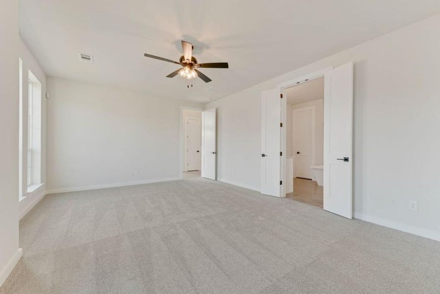 Spacious, unfurnished interior of a new home in Trails at Cottonwood Creek, Rowlett (Image 24).