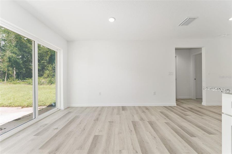 Spacious, unfurnished interior of a new home in , Silver Springs (Image 34).