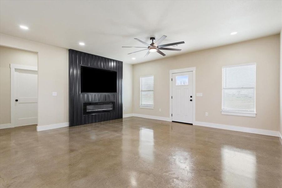 Spacious, unfurnished interior of a new home in , Leroy (Image 27).