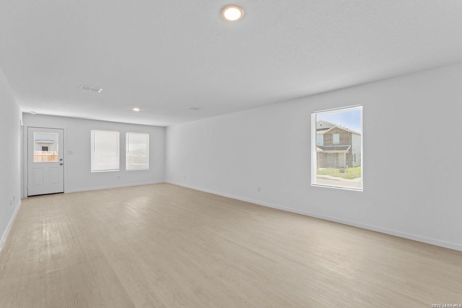 Spacious, unfurnished interior of a new home in Higdon Crossing, San Antonio (Image 19).