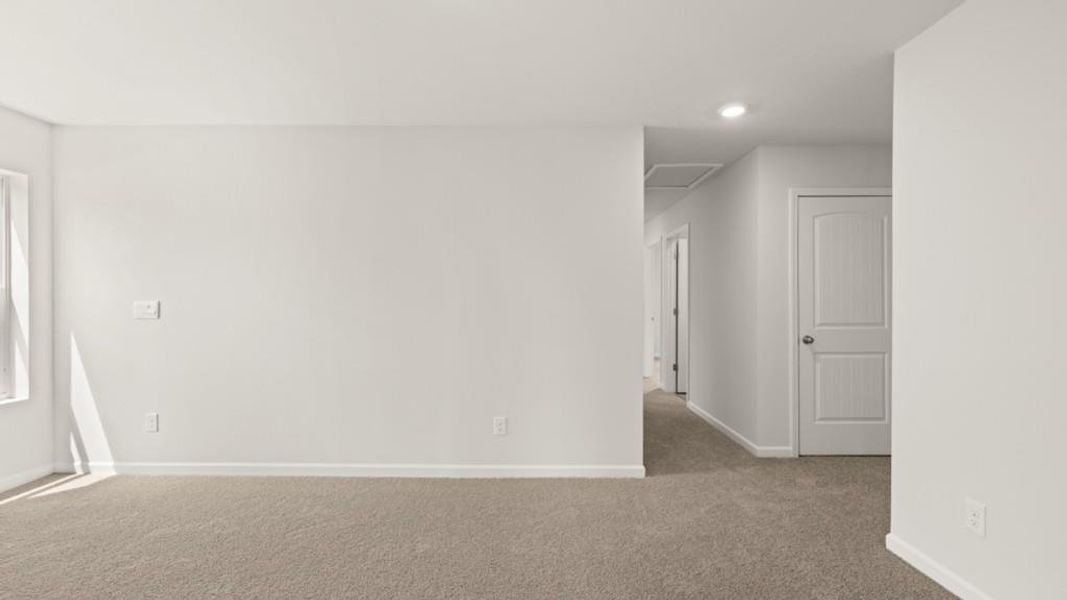 Spacious, unfurnished interior of a new home in Sheffield Highlands, Dallas (Image 11).