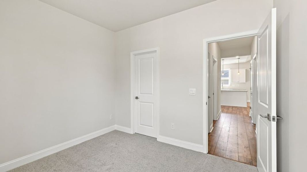Spacious, unfurnished interior of a new home in Shadowood, Seneca (Image 23).