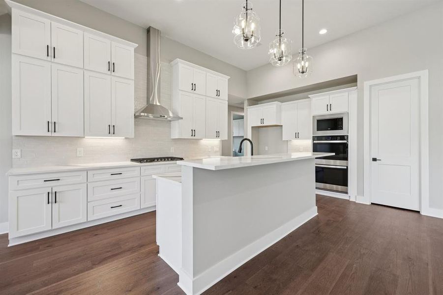 Furnished interior view inside a new home in , Grapevine (Image 7).