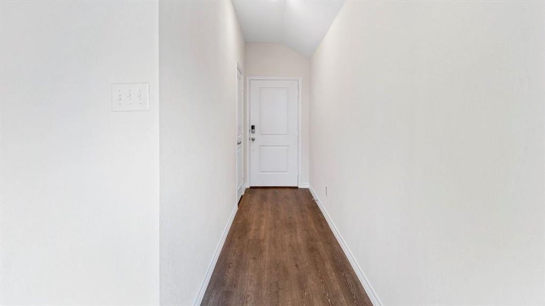 Spacious, unfurnished interior of a new home in Bel Air Village, Sherman (Image 19).