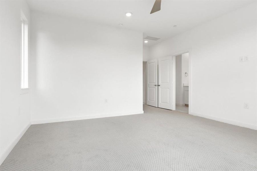 019-20241030-1427AzaleaDrive-Melissa-TX-75454-PrimaryBedroom.jpg-SMALL