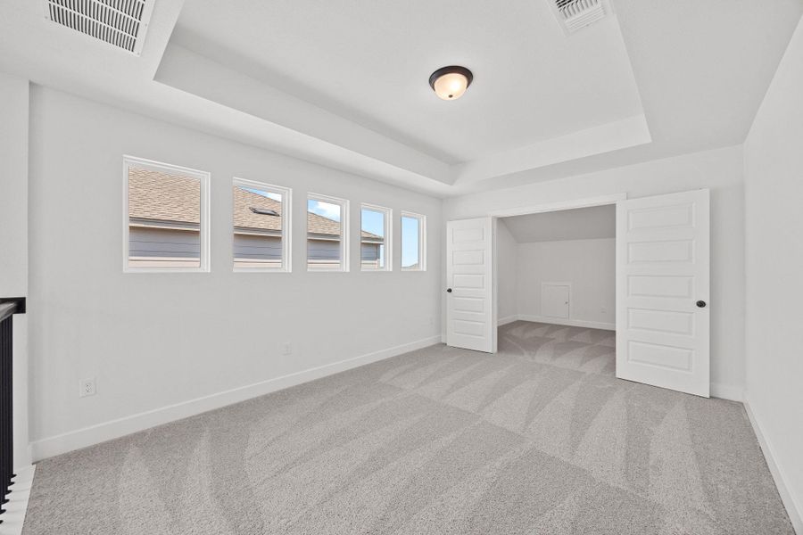 Spacious, unfurnished interior of a new home in The Colony, Bastrop (Image 20).