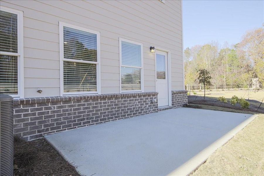 Exterior details and patio area of a home in Bluffs at Bells Ferry, Marietta (Image 4).