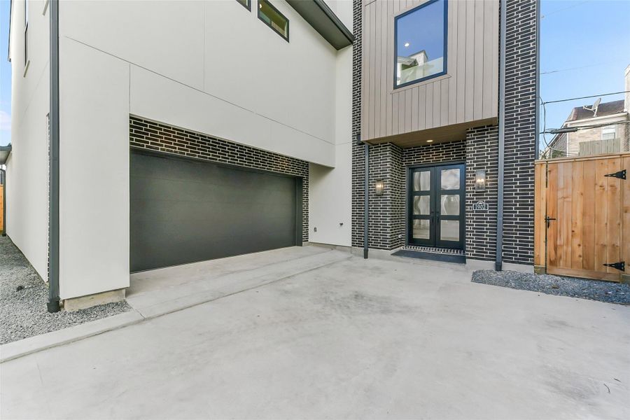 Exterior details and patio area of a home in , Houston (Image 29). Exterior details and patio area of a home in , Houston (Image 29).