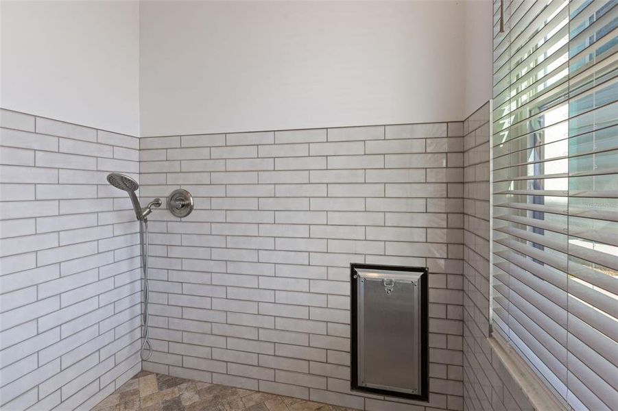 Close-up of interior finishes inside a home in , Thonotosassa (Image 21).