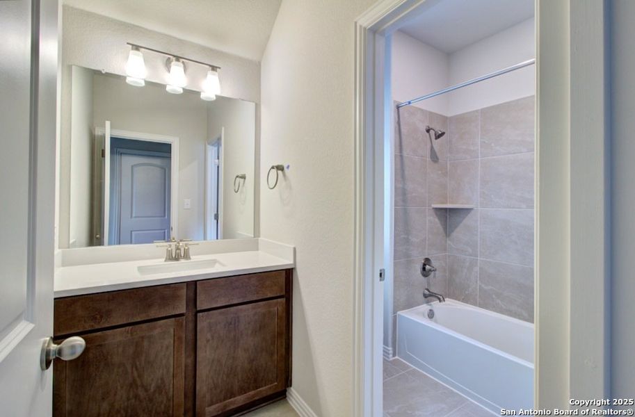 Furnished interior view inside a new home in Clear Creek, New Braunfels (Image 10).