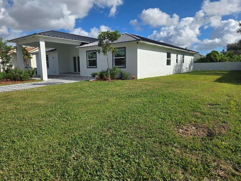 Exterior details and patio area of a home in , Miami (Image 16).