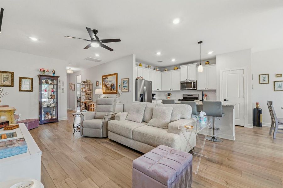 Furnished interior view inside a new home in Wedgewood Forest, Conroe (Image 10).