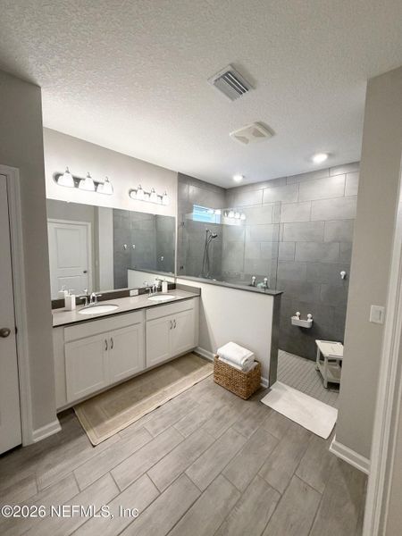 Furnished interior view inside a new home in , Yulee (Image 9).