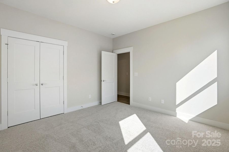 Spacious, unfurnished interior of a new home in Rone Creek, Waxhaw (Image 25).