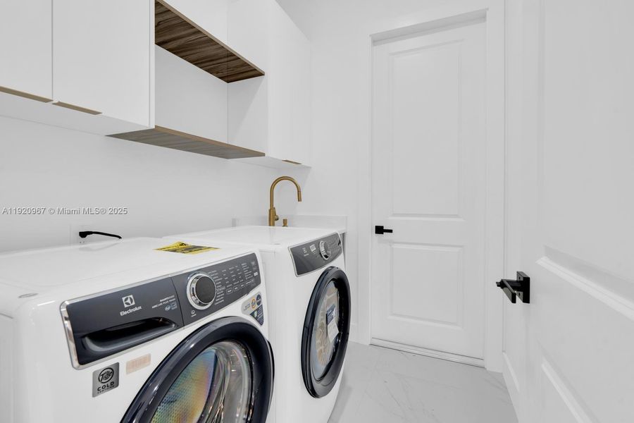 Close-up of interior finishes inside a home in , Lehigh Acres (Image 11).