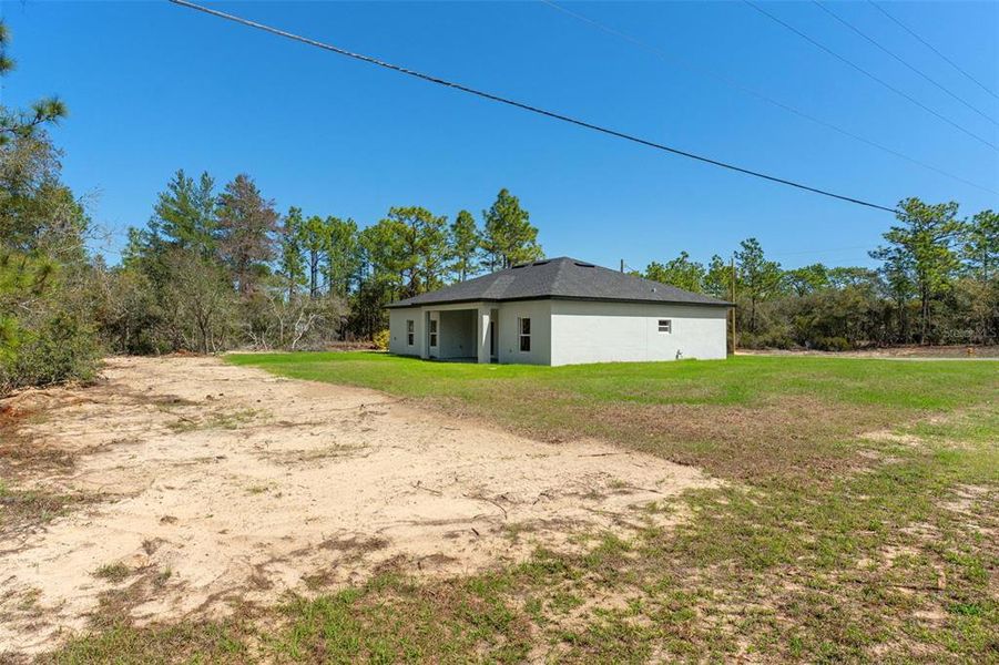 Exterior details and patio area of a home in , Citrus Springs (Image 30).