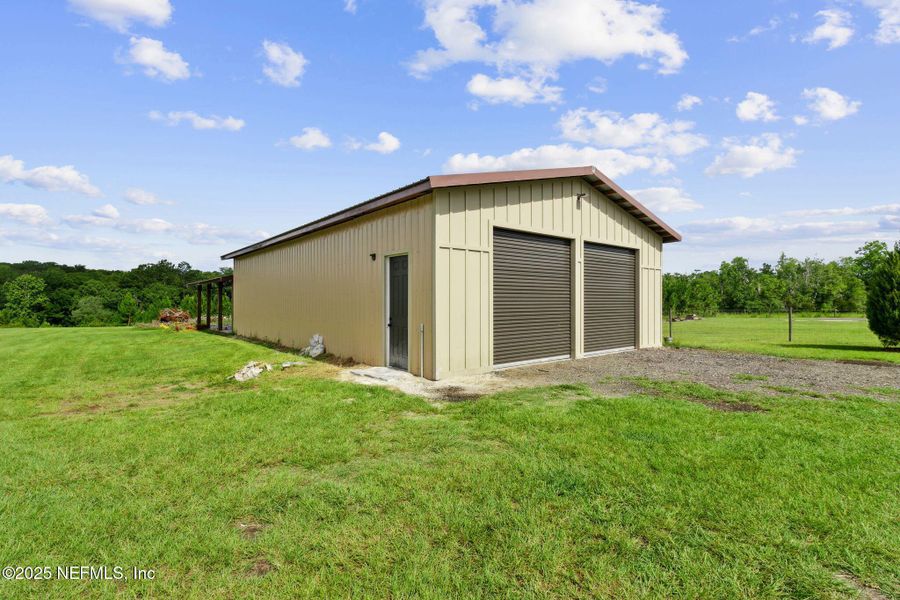 Exterior details and patio area of a home in , Hilliard (Image 25).