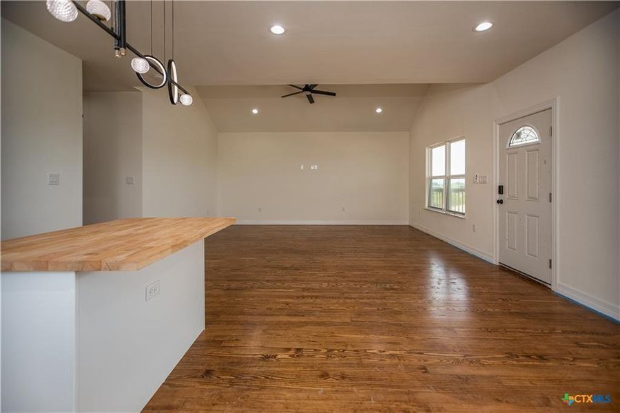 Spacious, unfurnished interior of a new home in , Port Lavaca (Image 16).