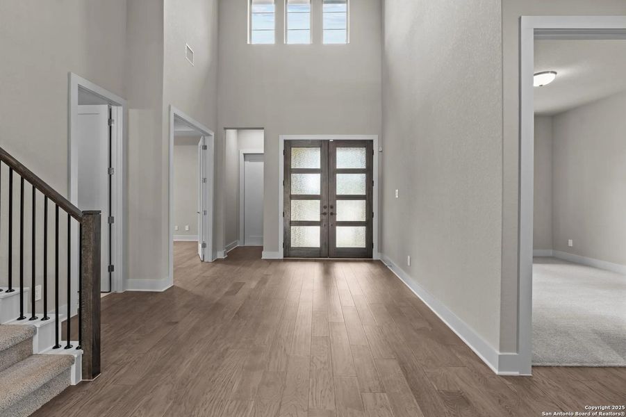 Spacious, unfurnished interior of a new home in Esperanza - 80' & 90', Boerne (Image 10).