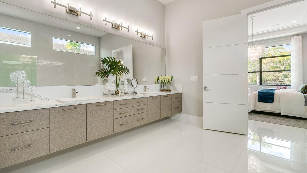 Model Photo used for reference Model Photo used for reference