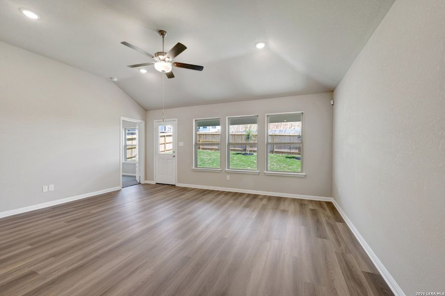 Spacious, unfurnished interior of a new home in Mesquite Ridge, San Antonio (Image 44).