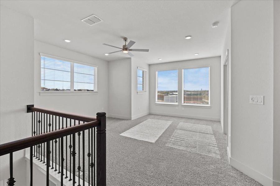 Spacious, unfurnished interior of a new home in Sunfield, Buda (Image 22).