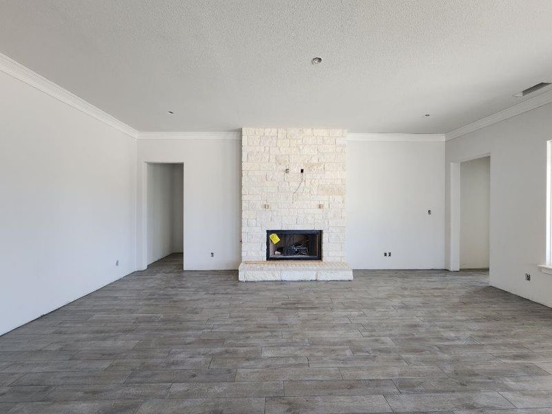 Spacious, unfurnished interior of a new home in Rocky Top, Krum (Image 8).
