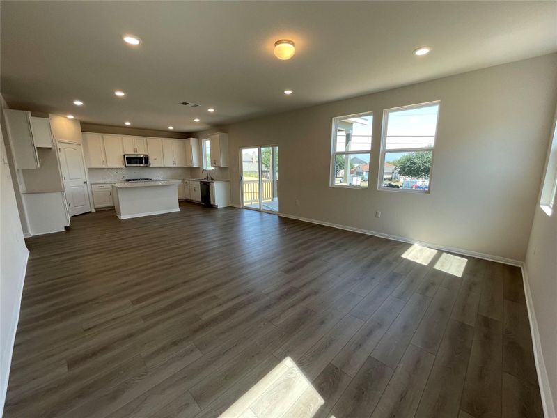 Spacious, unfurnished interior of a new home in Covered Bridge, Hutto (Image 18). Spacious, unfurnished interior of a new home in Covered Bridge, Hutto (Image 18).