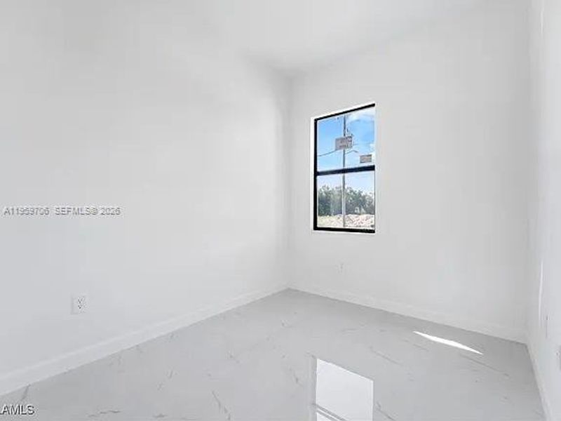 Spacious, unfurnished interior of a new home in , Lehigh Acres (Image 18).
