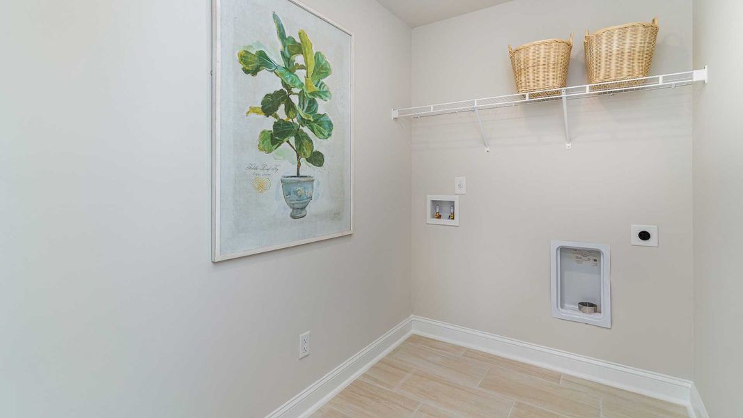 Spacious, unfurnished interior of a new home in Waterbridge, Myrtle Beach (Image 21).