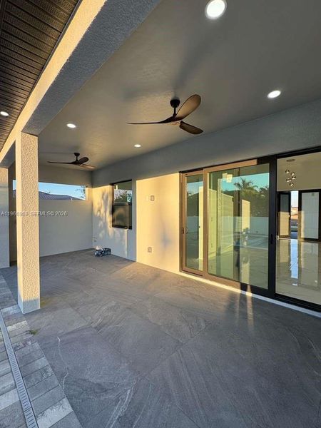 Exterior details and patio area of a home in , Cape Coral (Image 14).