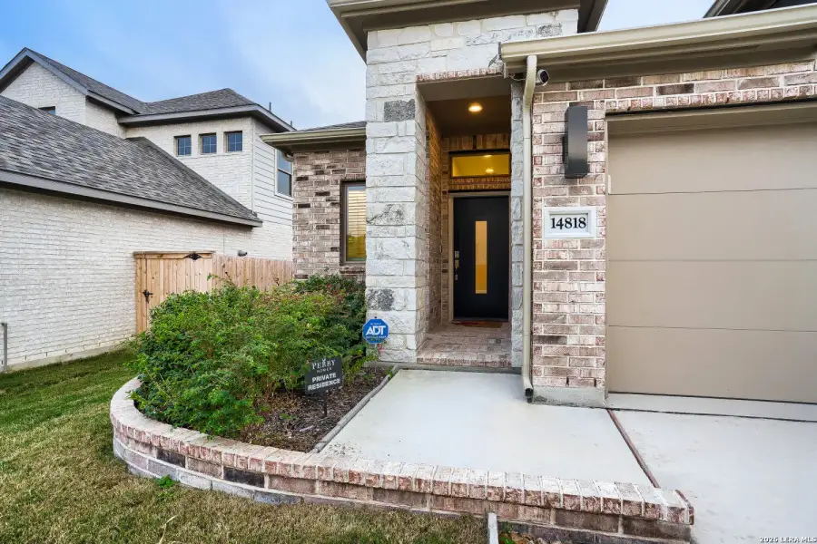 Exterior details and patio area of a home in Ladera, San Antonio (Image 4).