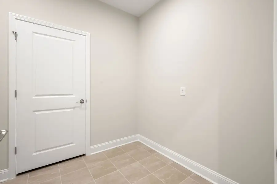 Spacious, unfurnished interior of a new home in Waterways, Richmond Hill (Image 65).