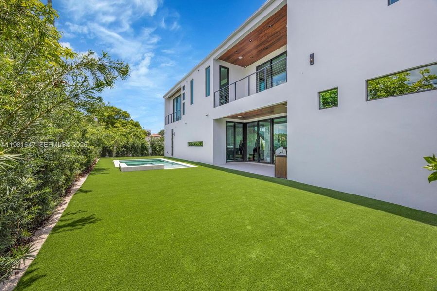 Exterior details and patio area of a home in , Miami (Image 39).
