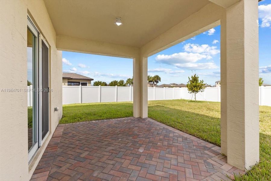 Exterior details and patio area of a home in , Fort Pierce (Image 4).