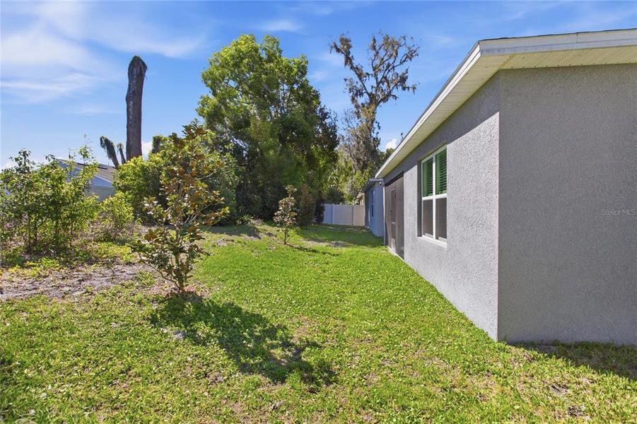 Exterior details and patio area of a home in Pelham Park, Deland (Image 22).