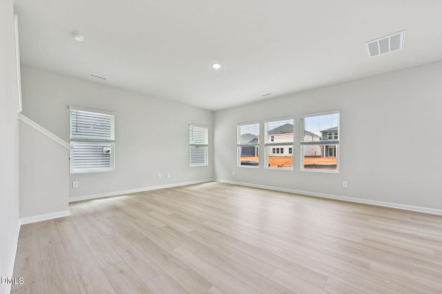 20-web-or-mls-Oak Manor - Raleigh - 716